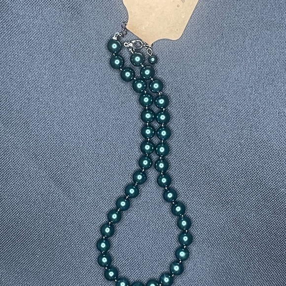 Jewelry - Elegant Dark Blue Pearl Necklace